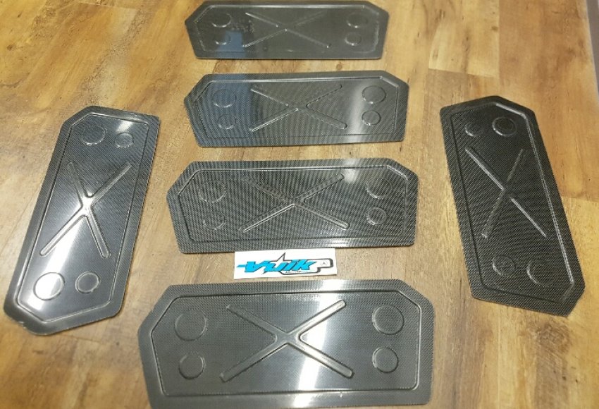 Carbon-Abdeckung für vordere Spritzwand