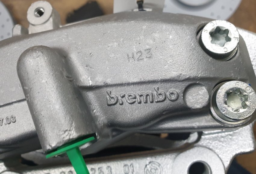 4-Kolben-Bremsanlage 330 mm